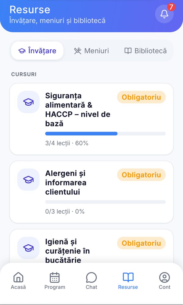 Aplicația de angajat Horeca ERP, tab-ul Resurse: cursurile asignate - siguranță alimentară și HACCP, alergeni - fiecare marcat obligatoriu, cu bară de progres pe lecții